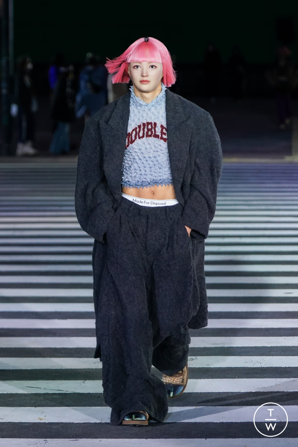 Fashion Week Paris Fall/Winter 2022 look 19 from the Doublet collection 男装