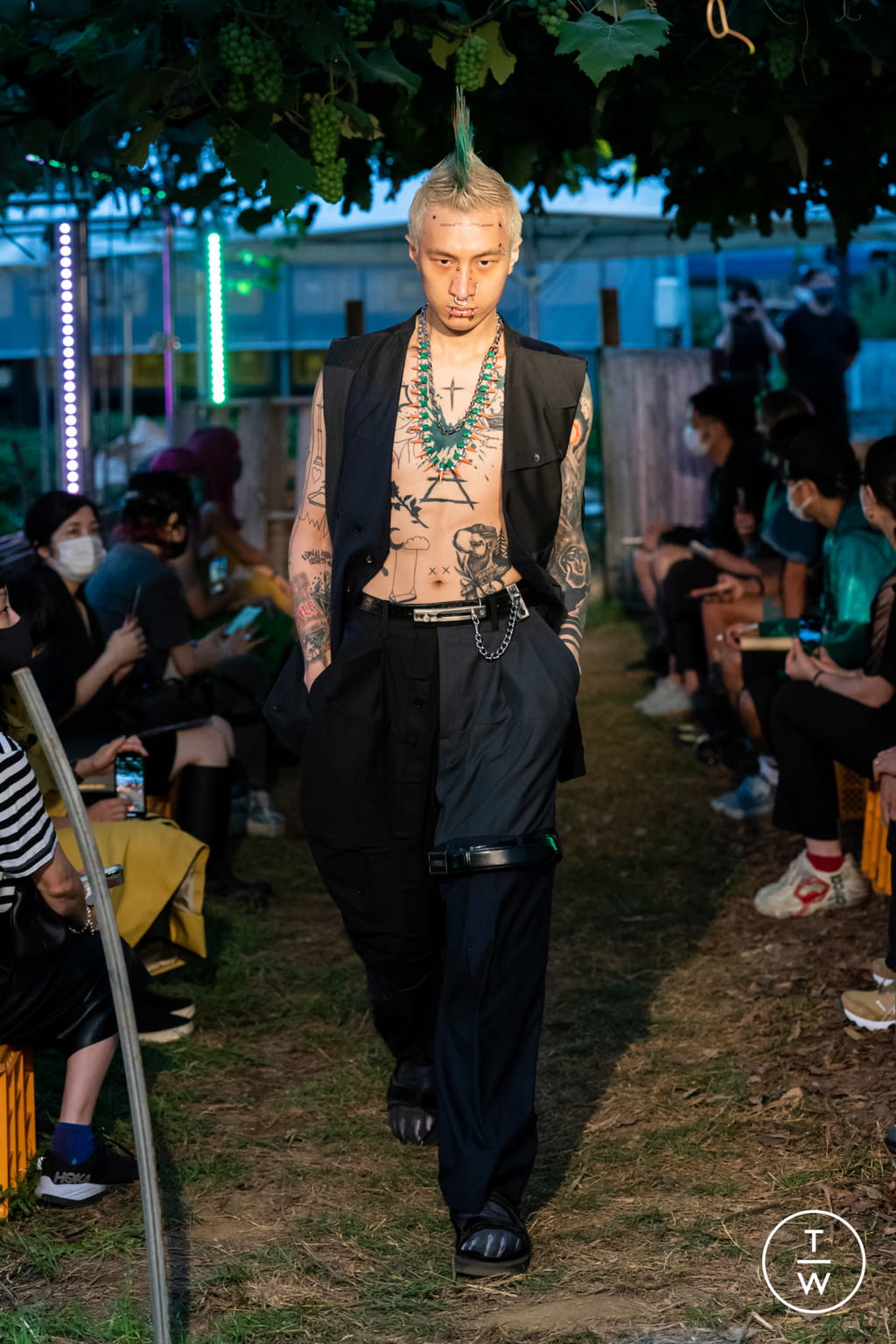 Fashion Week Paris Spring/Summer 2022 look 25 from the Doublet collection 男装
