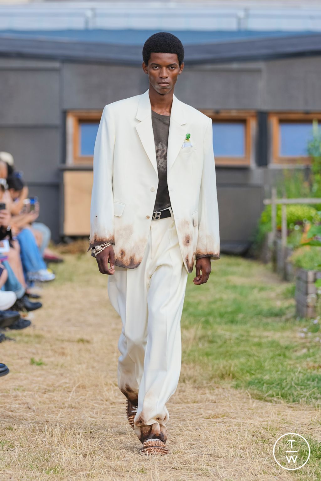 Fashion Week Paris Spring/Summer 2026 look 1 de la collection Doublet menswear