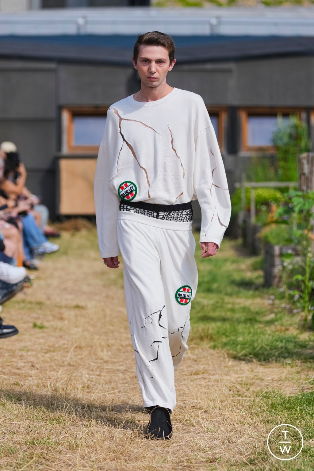 Fashion Week Paris Spring/Summer 2026 look 27 de la collection Doublet menswear