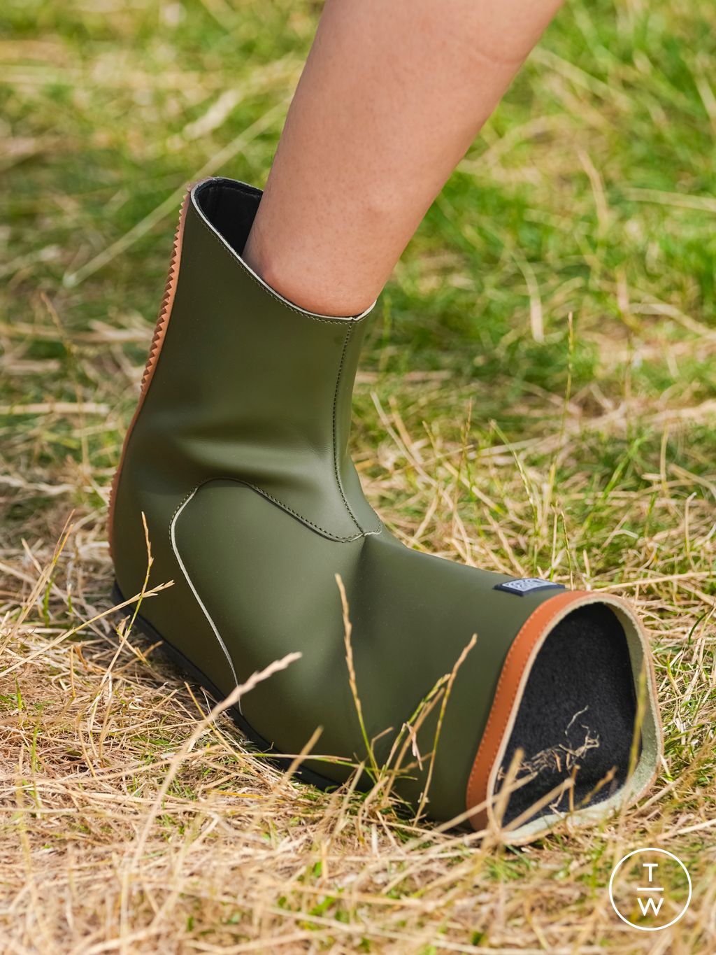 Fashion Week Paris Spring/Summer 2026 look 33 from the Doublet collection menswear accessories