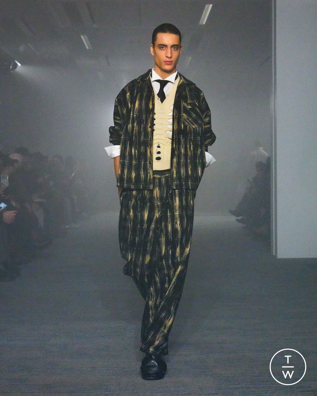 Fashion Week Paris Fall/Winter 2026 look 27 from the Doublet collection 男装