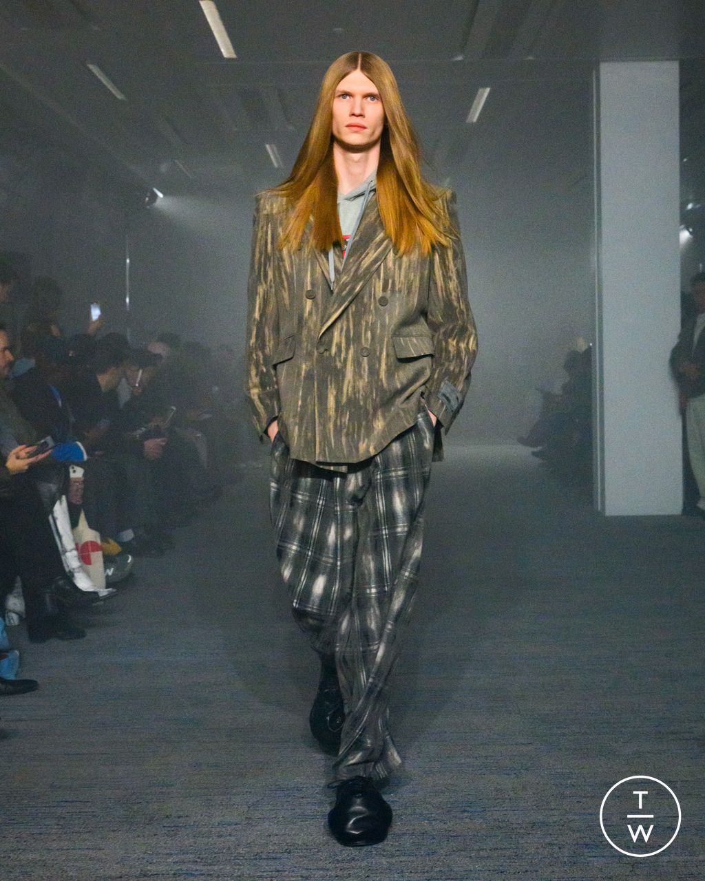 Fashion Week Paris Fall/Winter 2026 look 33 from the Doublet collection menswear