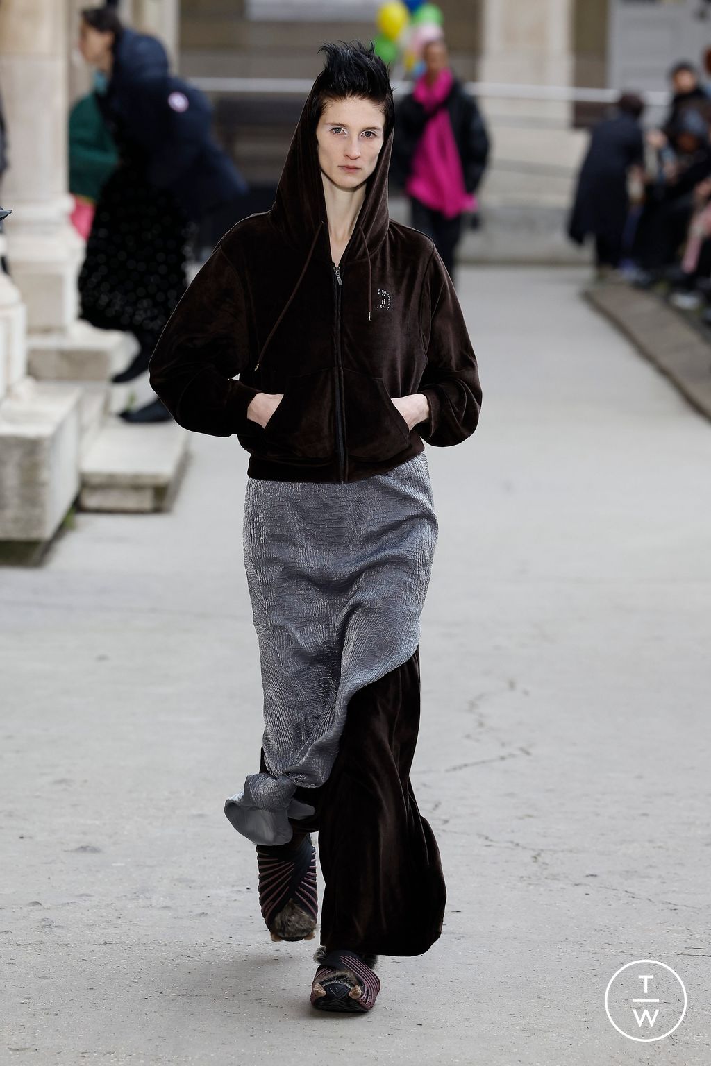 Fashion Week Paris Fall/Winter 2023 look 12 de la collection Doublet menswear