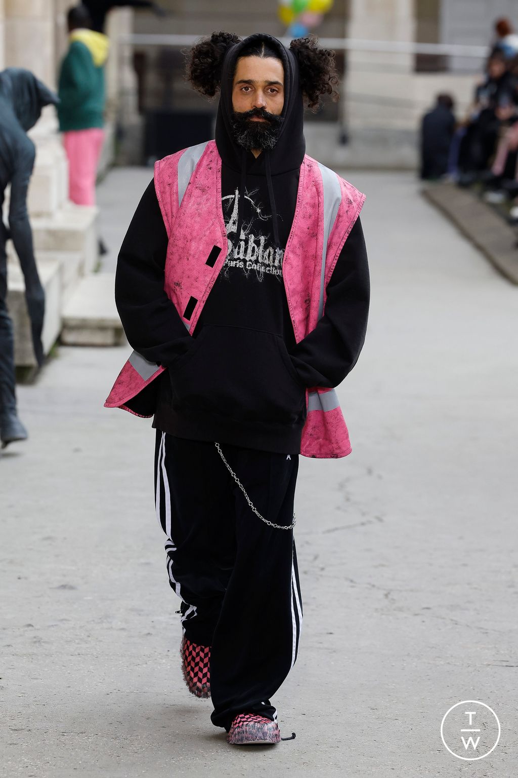 Fashion Week Paris Fall/Winter 2023 look 13 from the Doublet collection menswear