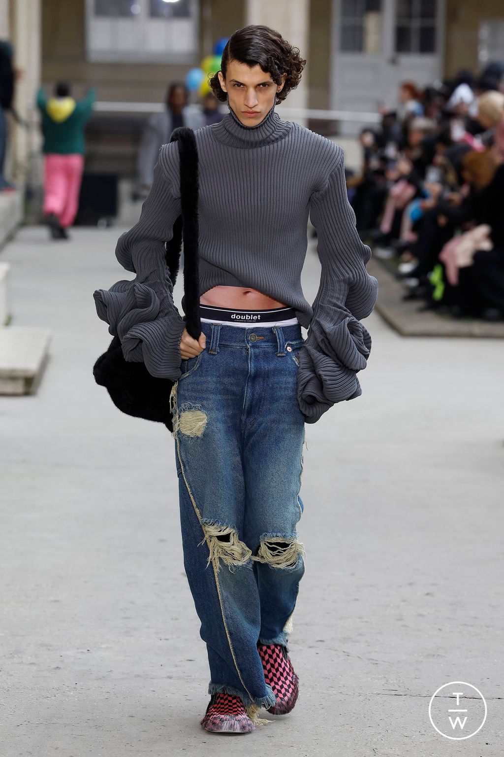 Fashion Week Paris Fall/Winter 2023 look 14 de la collection Doublet menswear