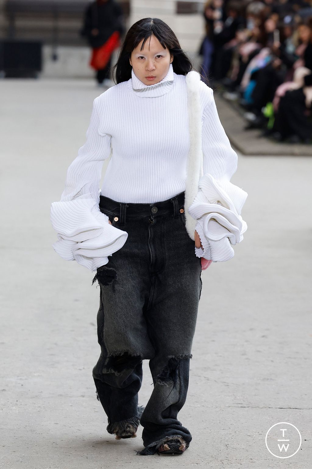 Fashion Week Paris Fall/Winter 2023 look 38 de la collection Doublet menswear