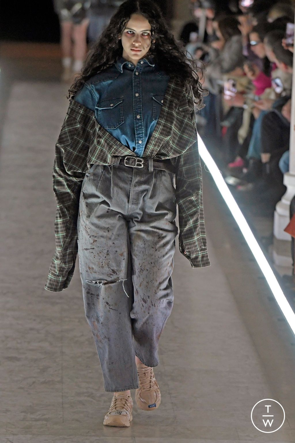 Fashion Week Paris Fall/Winter 2024 look 5 de la collection Doublet menswear