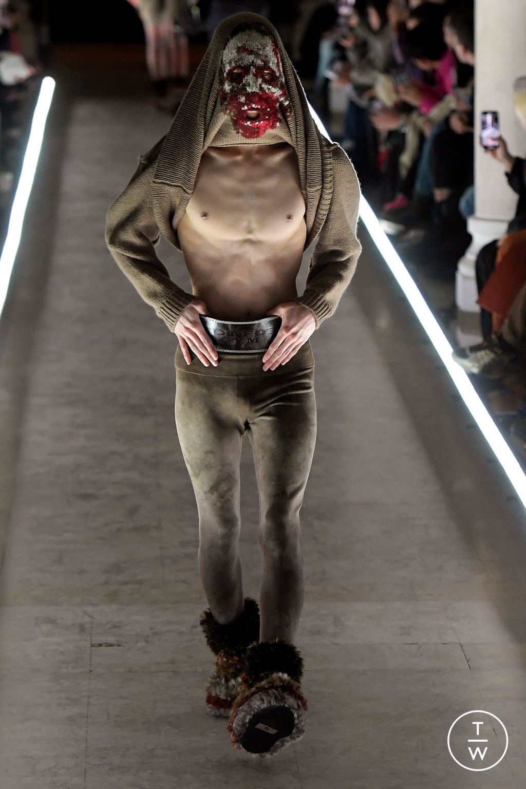 Fashion Week Paris Fall/Winter 2024 look 9 de la collection Doublet menswear