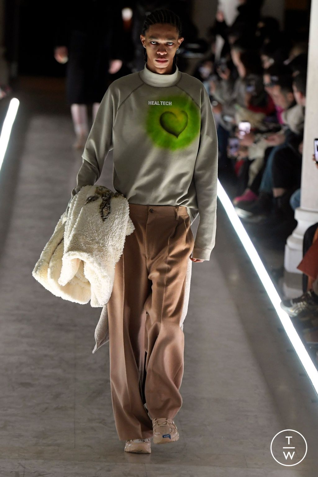 Fashion Week Paris Fall/Winter 2024 look 12 de la collection Doublet menswear