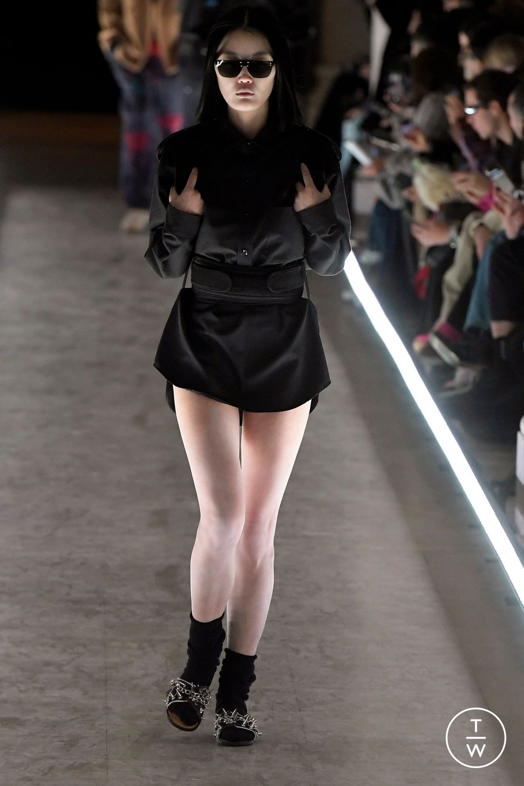 Fashion Week Paris Fall/Winter 2024 look 16 de la collection Doublet menswear