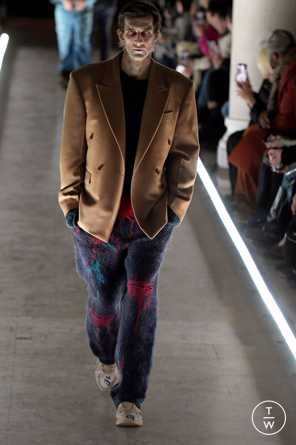 Fashion Week Paris Fall/Winter 2024 look 17 de la collection Doublet menswear