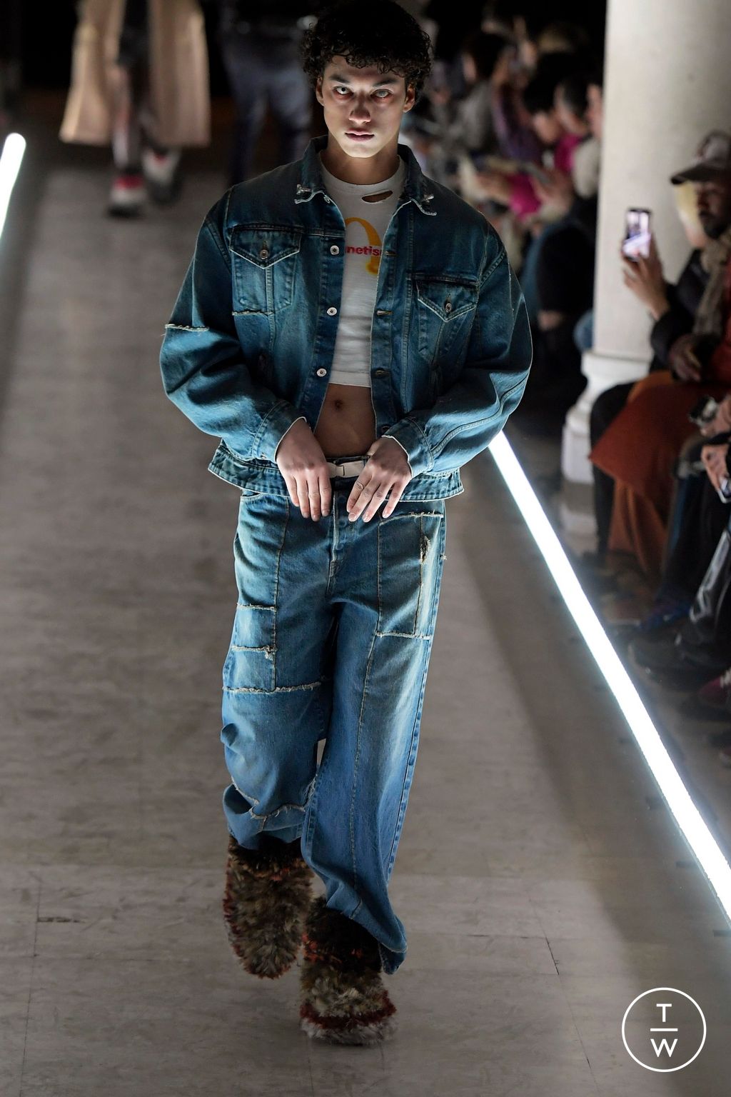 Fashion Week Paris Fall/Winter 2024 look 18 de la collection Doublet menswear