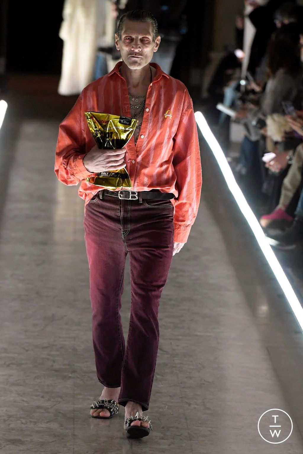 Fashion Week Paris Fall/Winter 2024 look 20 de la collection Doublet menswear