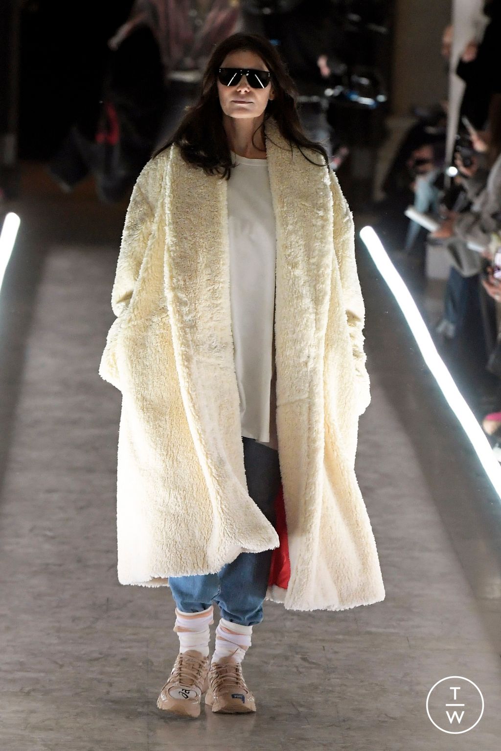 Fashion Week Paris Fall/Winter 2024 look 21 de la collection Doublet menswear