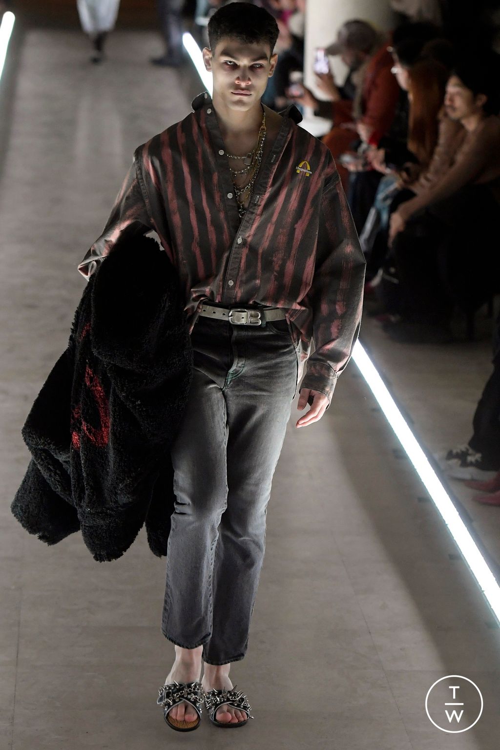 Fashion Week Paris Fall/Winter 2024 look 22 from the Doublet collection 男装