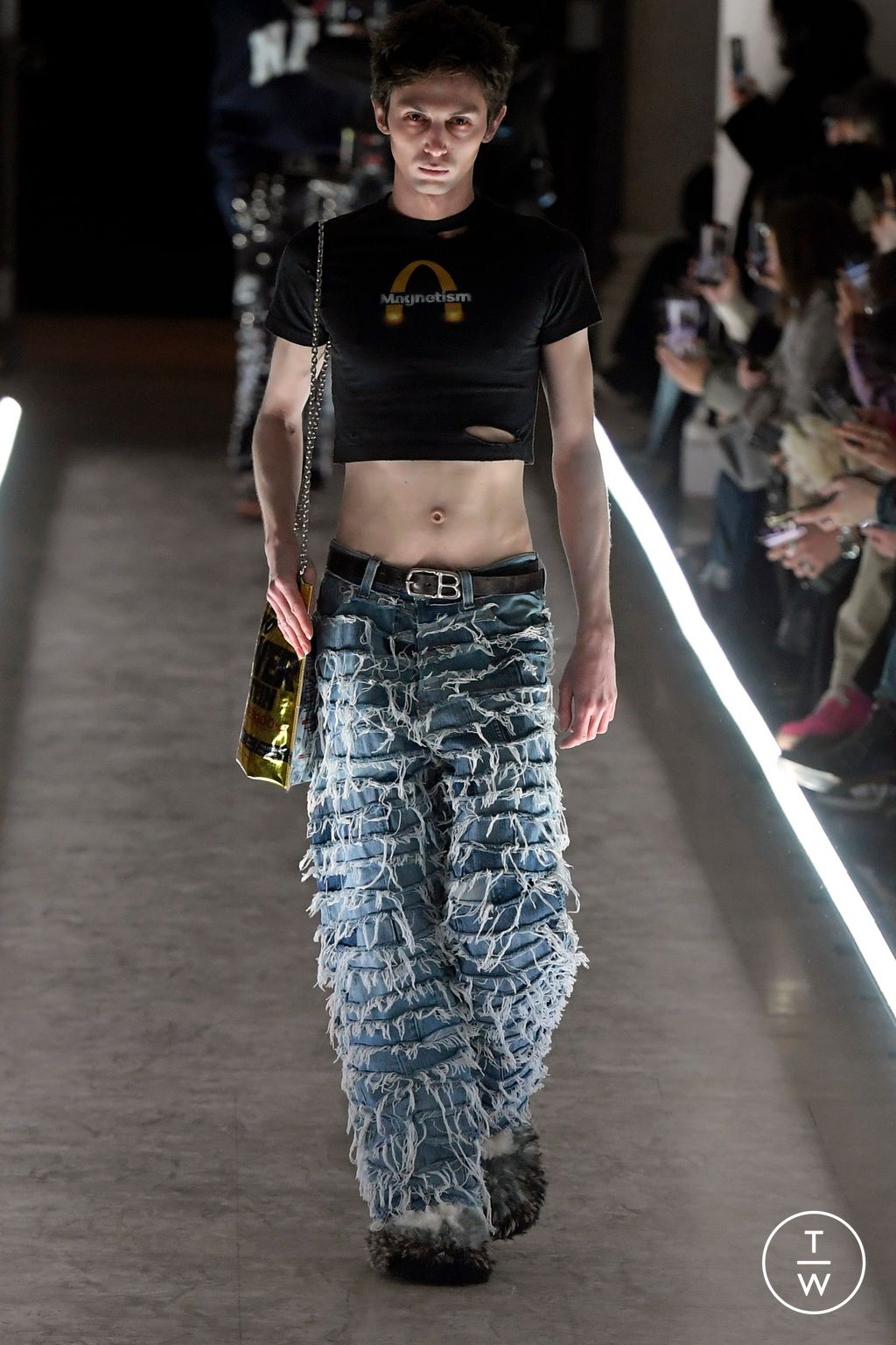 Fashion Week Paris Fall/Winter 2024 look 24 de la collection Doublet menswear