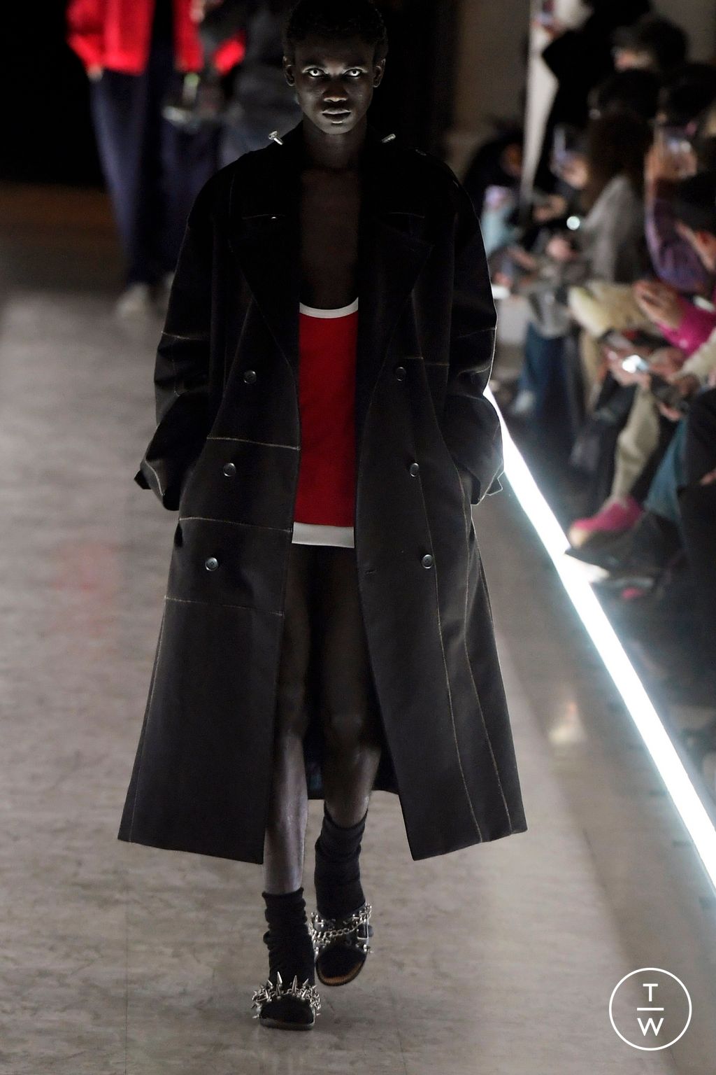 Fashion Week Paris Fall/Winter 2024 look 28 de la collection Doublet menswear