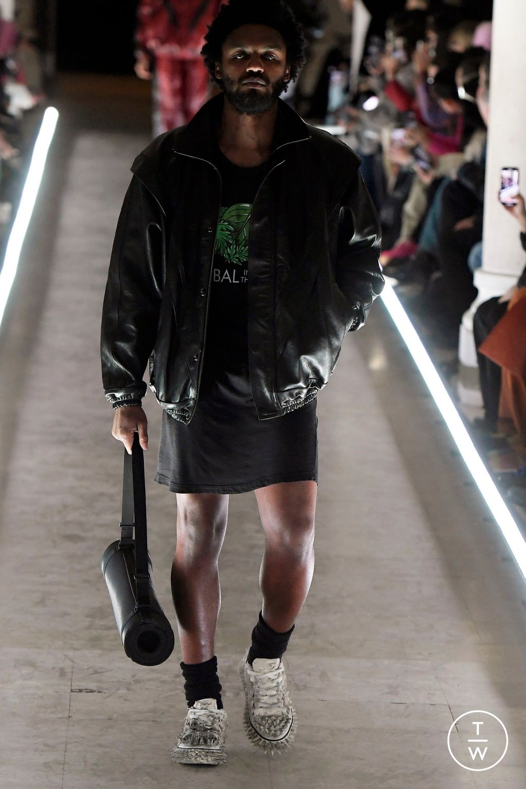 Fashion Week Paris Fall/Winter 2024 look 30 de la collection Doublet menswear