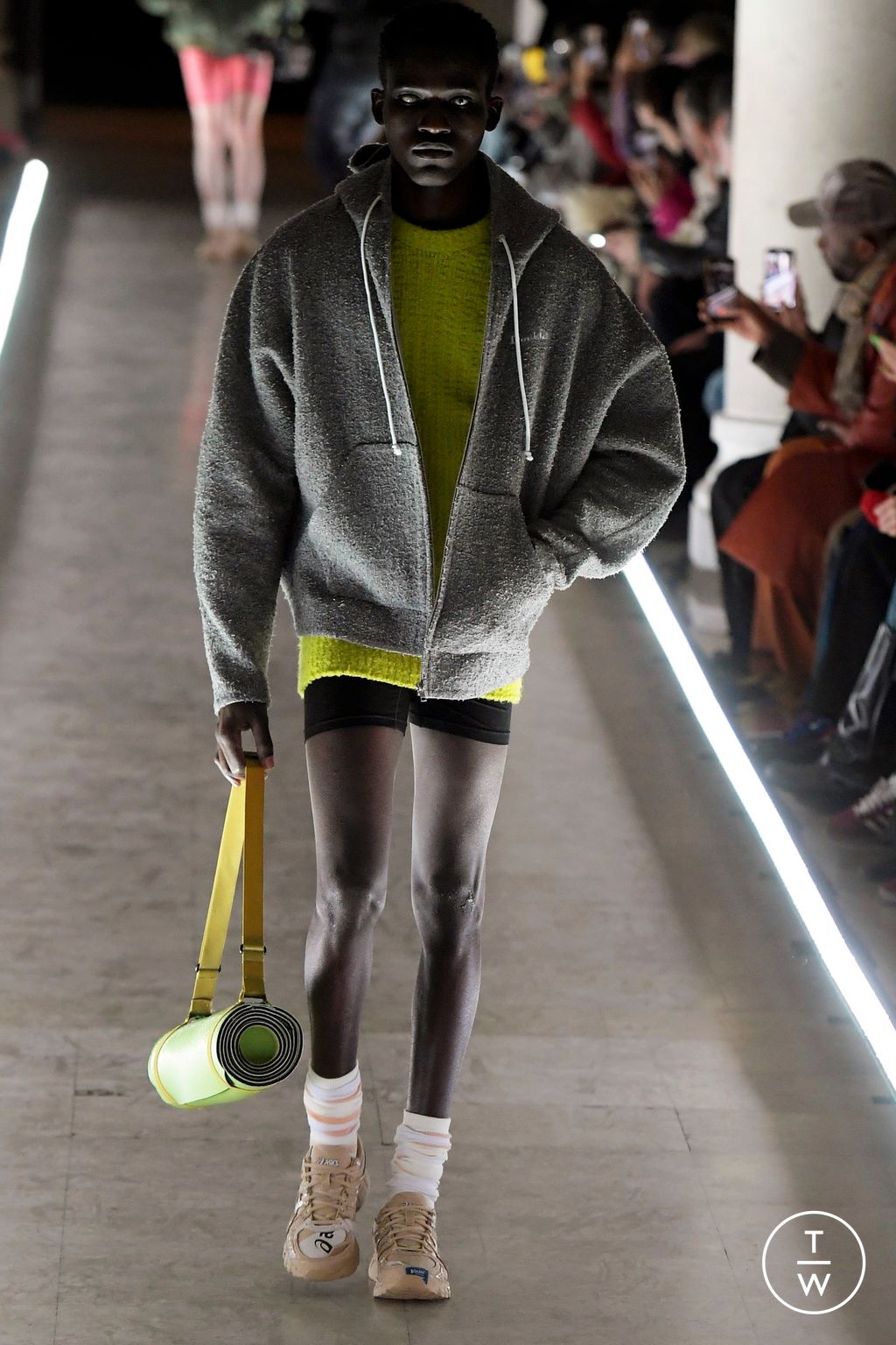 Fashion Week Paris Fall/Winter 2024 look 34 de la collection Doublet menswear
