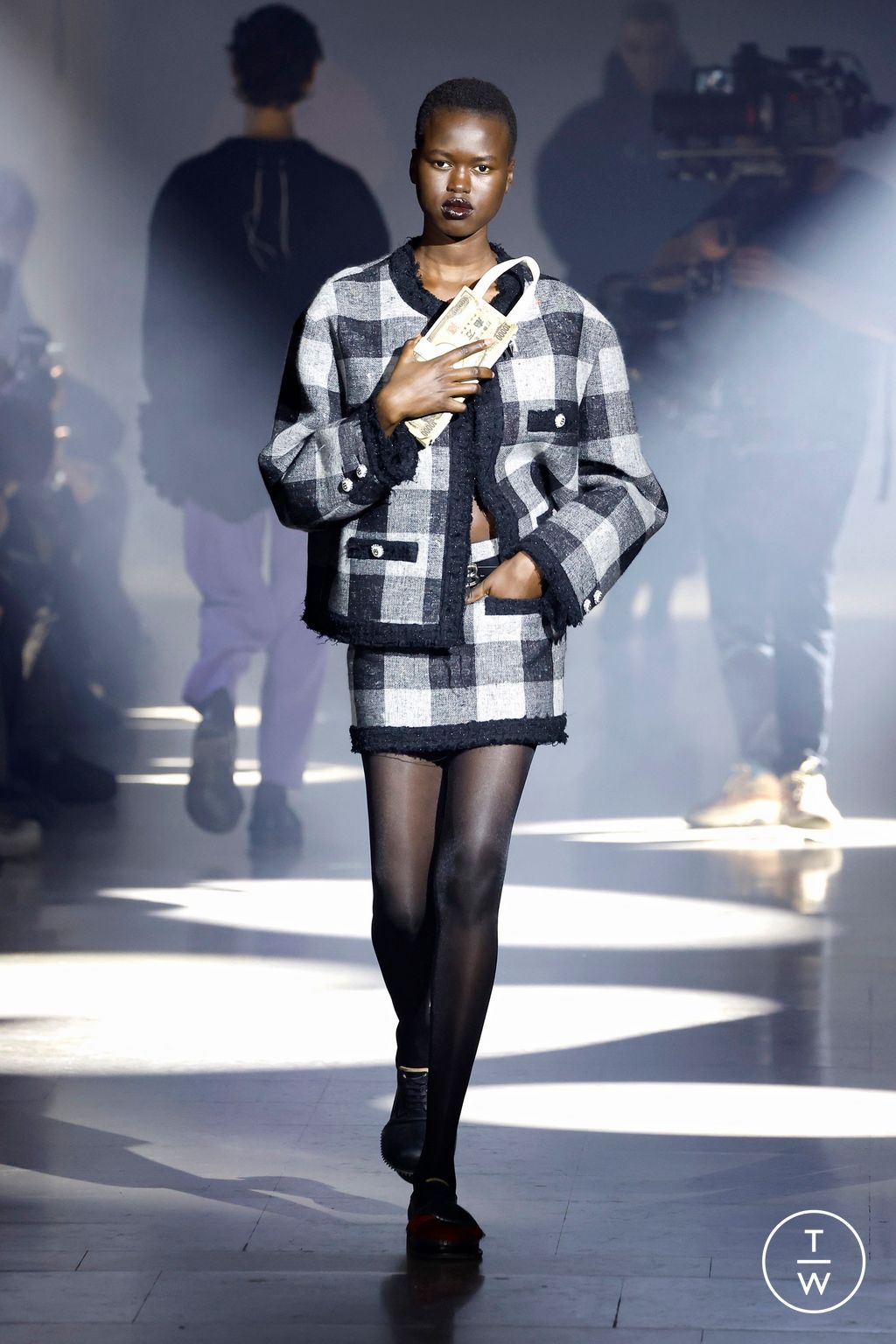 Fashion Week Paris Fall/Winter 2025 look 12 de la collection Doublet menswear