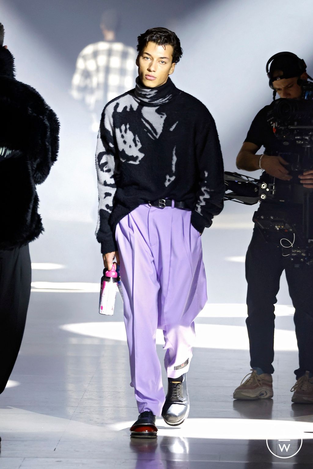 Fashion Week Paris Fall/Winter 2025 look 15 de la collection Doublet menswear