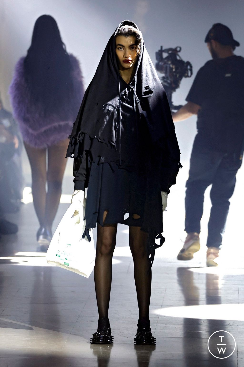 Fashion Week Paris Fall/Winter 2025 look 16 from the Doublet collection menswear