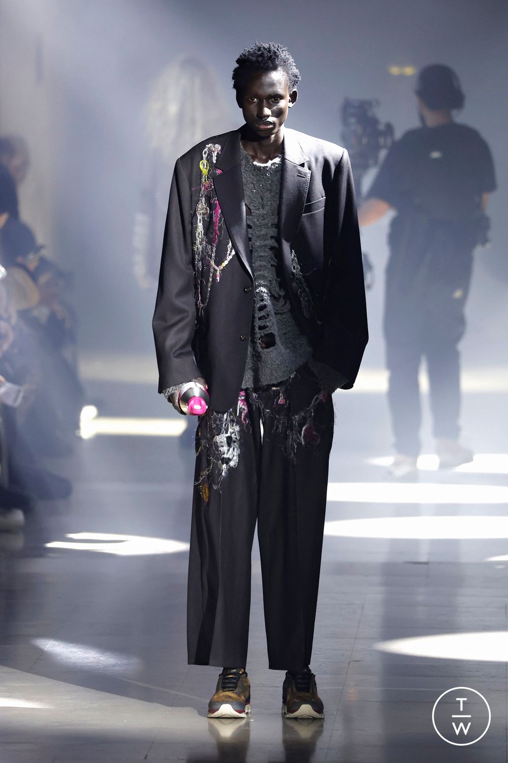 Fashion Week Paris Fall/Winter 2025 look 20 de la collection Doublet menswear