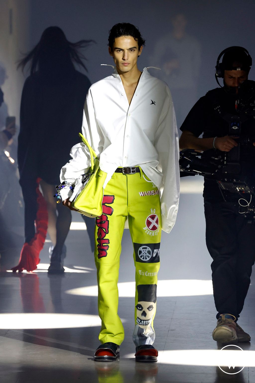 Fashion Week Paris Fall/Winter 2025 look 32 de la collection Doublet menswear