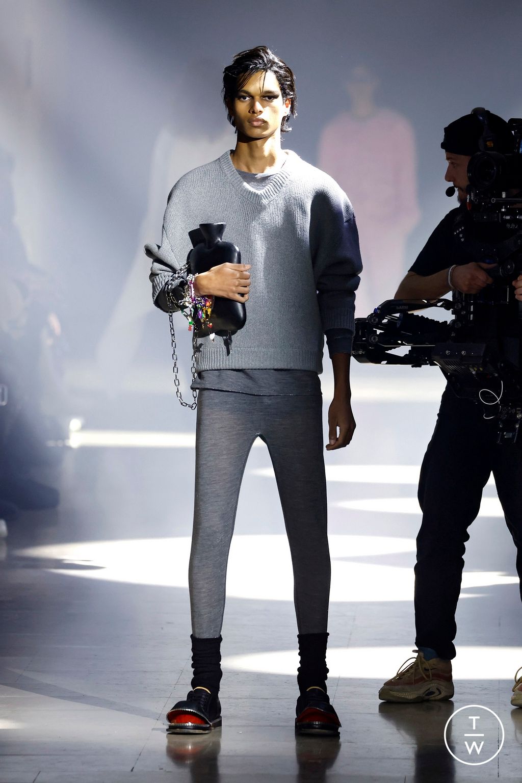 Fashion Week Paris Fall/Winter 2025 look 33 from the Doublet collection menswear