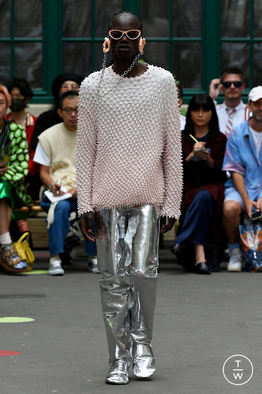 Fashion Week Paris Spring/Summer 2023 look 2 de la collection Doublet menswear