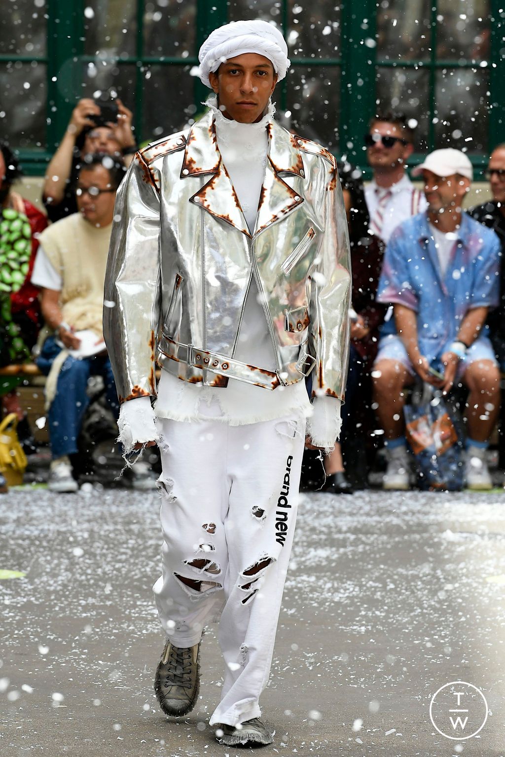 Fashion Week Paris Spring/Summer 2023 look 15 from the Doublet collection 男装