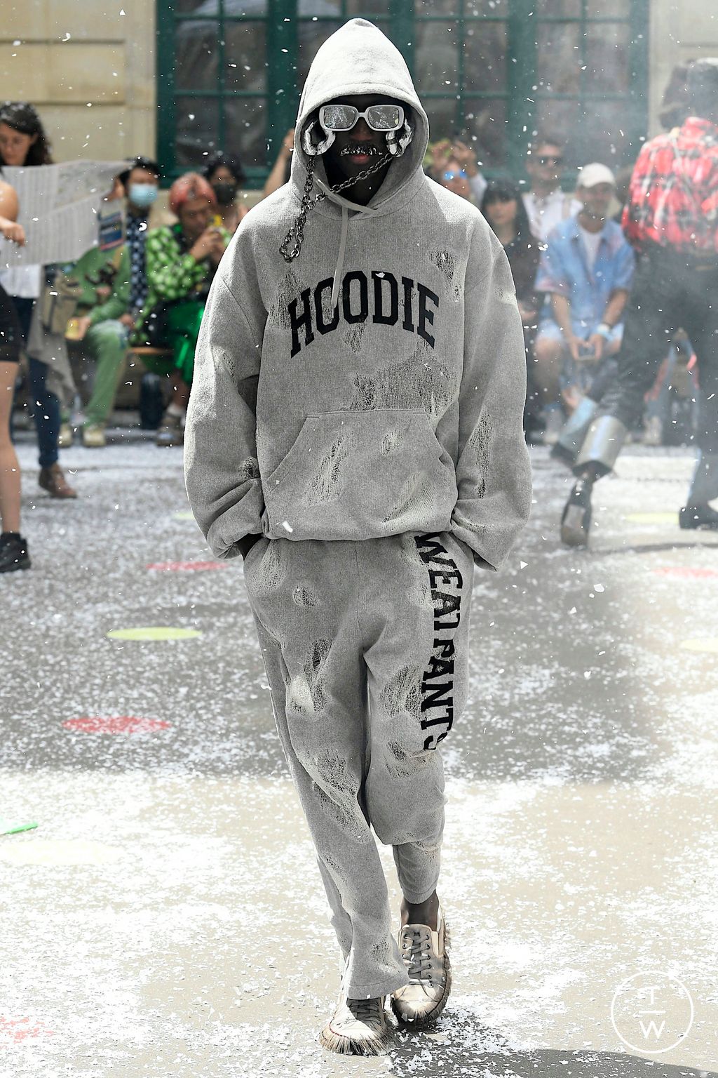 Fashion Week Paris Spring/Summer 2023 look 23 from the Doublet collection 男装