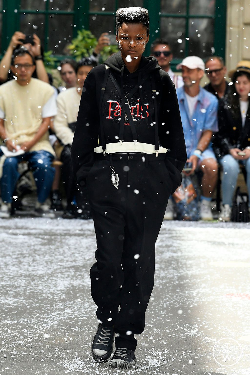Fashion Week Paris Spring/Summer 2023 look 24 from the Doublet collection 男装