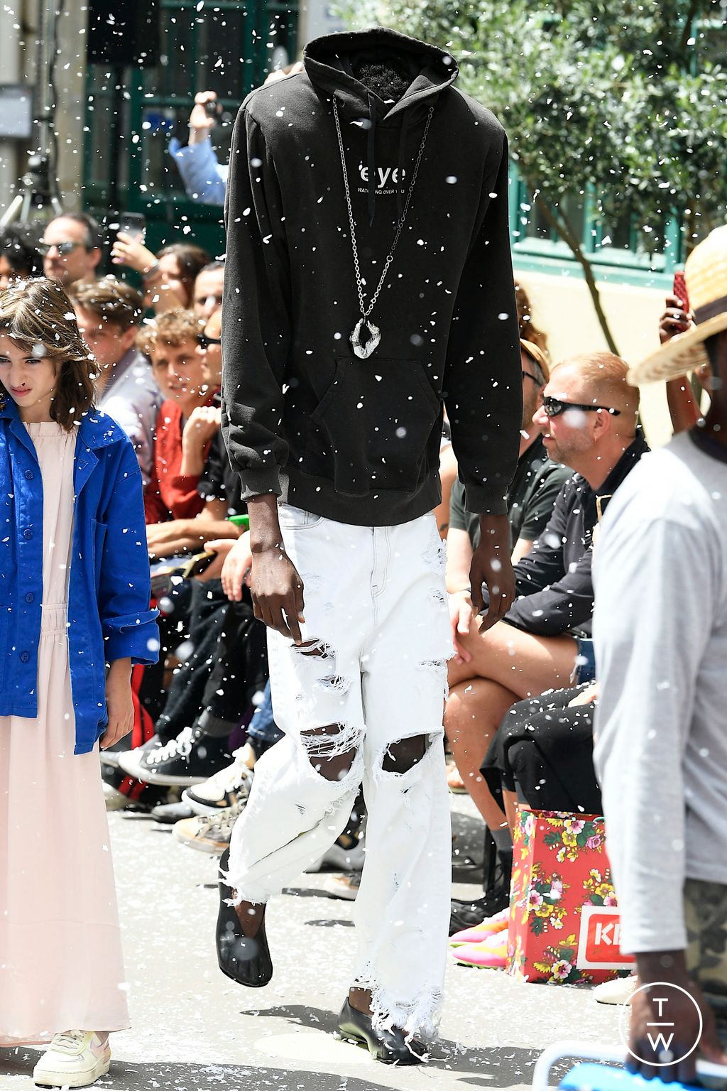 Fashion Week Paris Spring/Summer 2023 look 26 de la collection Doublet menswear