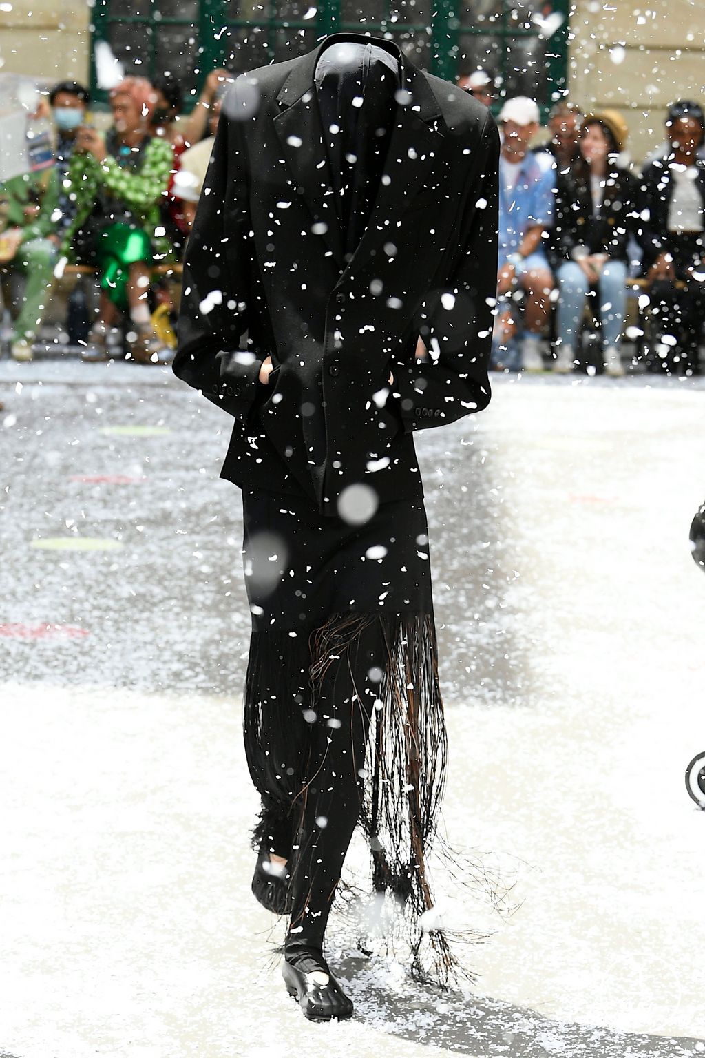 Fashion Week Paris Spring/Summer 2023 look 29 from the Doublet collection 男装