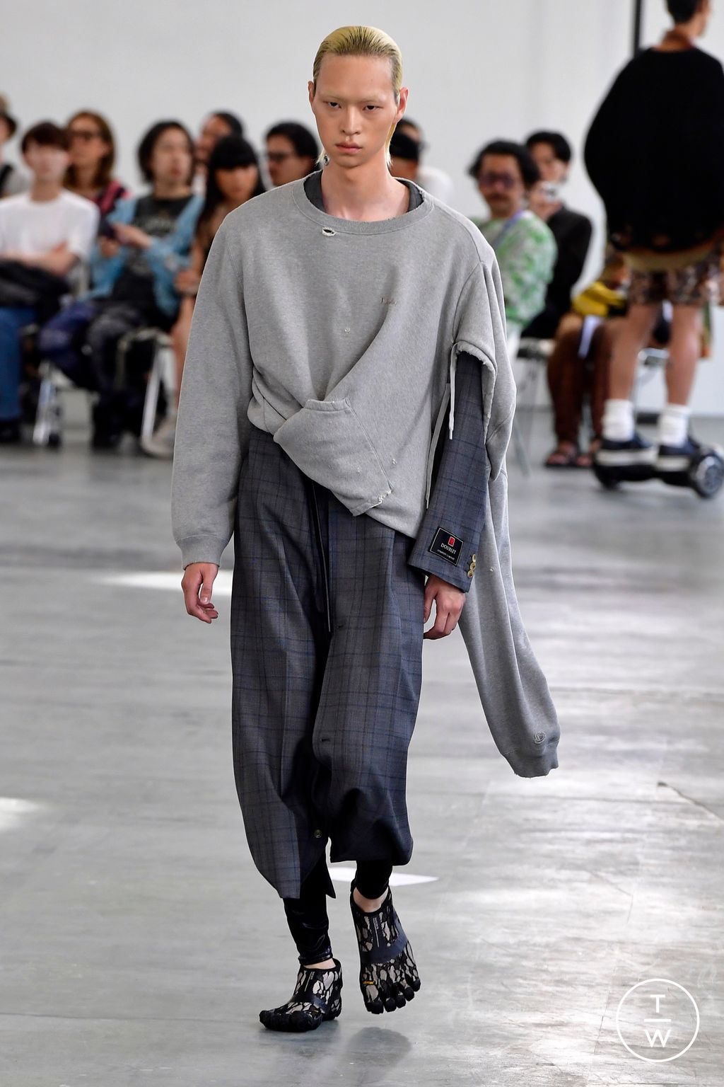 Fashion Week Paris Spring/Summer 2024 look 20 from the Doublet collection menswear