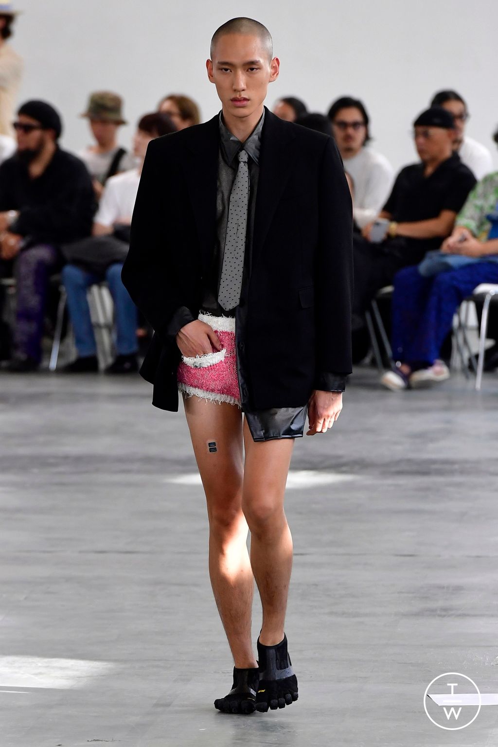Fashion Week Paris Spring/Summer 2024 look 32 from the Doublet collection 男装