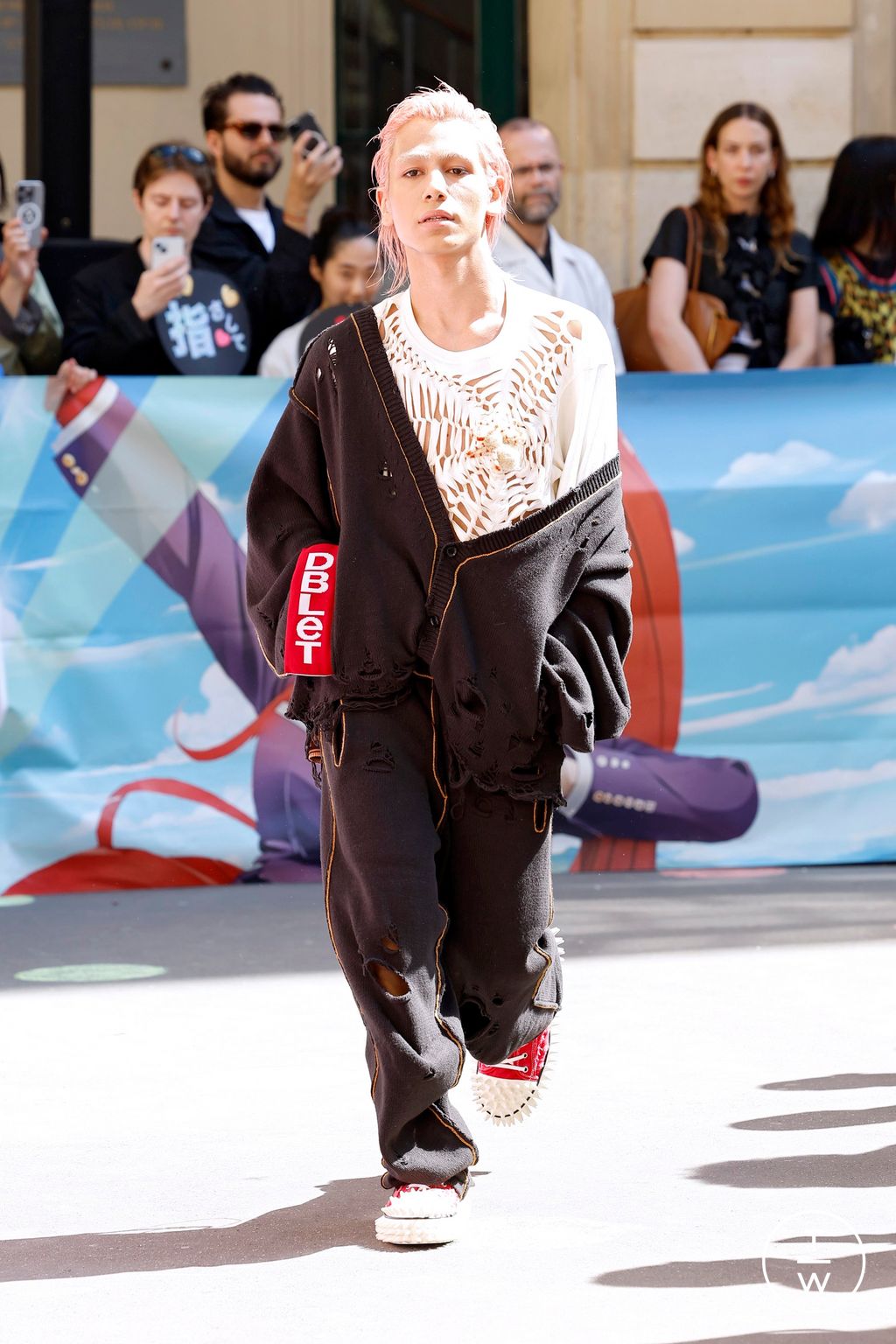 Fashion Week Paris Spring-Summer 2025 look 9 from the Doublet collection 男装