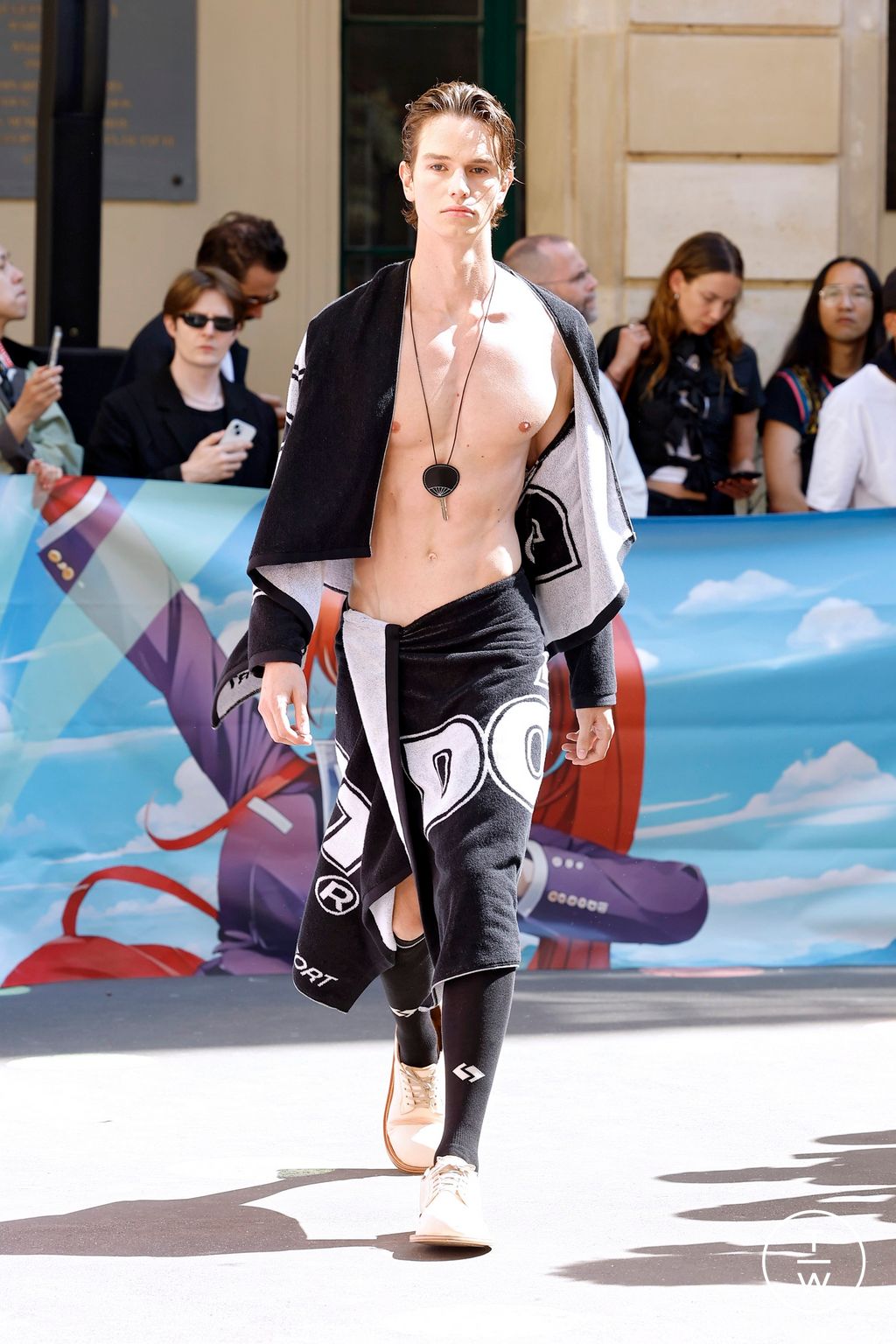 Fashion Week Paris Spring-Summer 2025 look 31 from the Doublet collection 男装