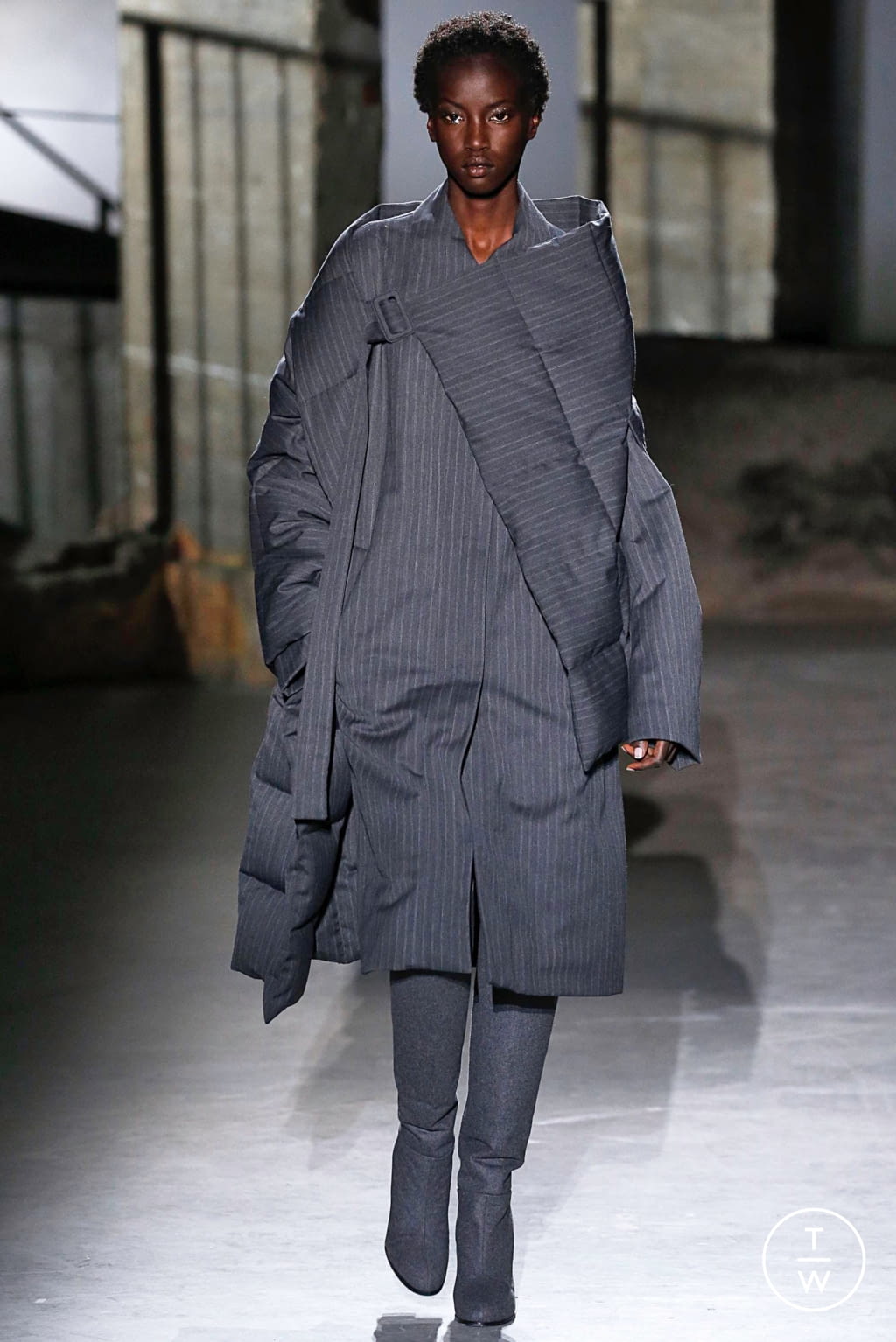 Fashion Week Paris Fall/Winter 2019 look 4 from the Dries Van Noten collection womenswear