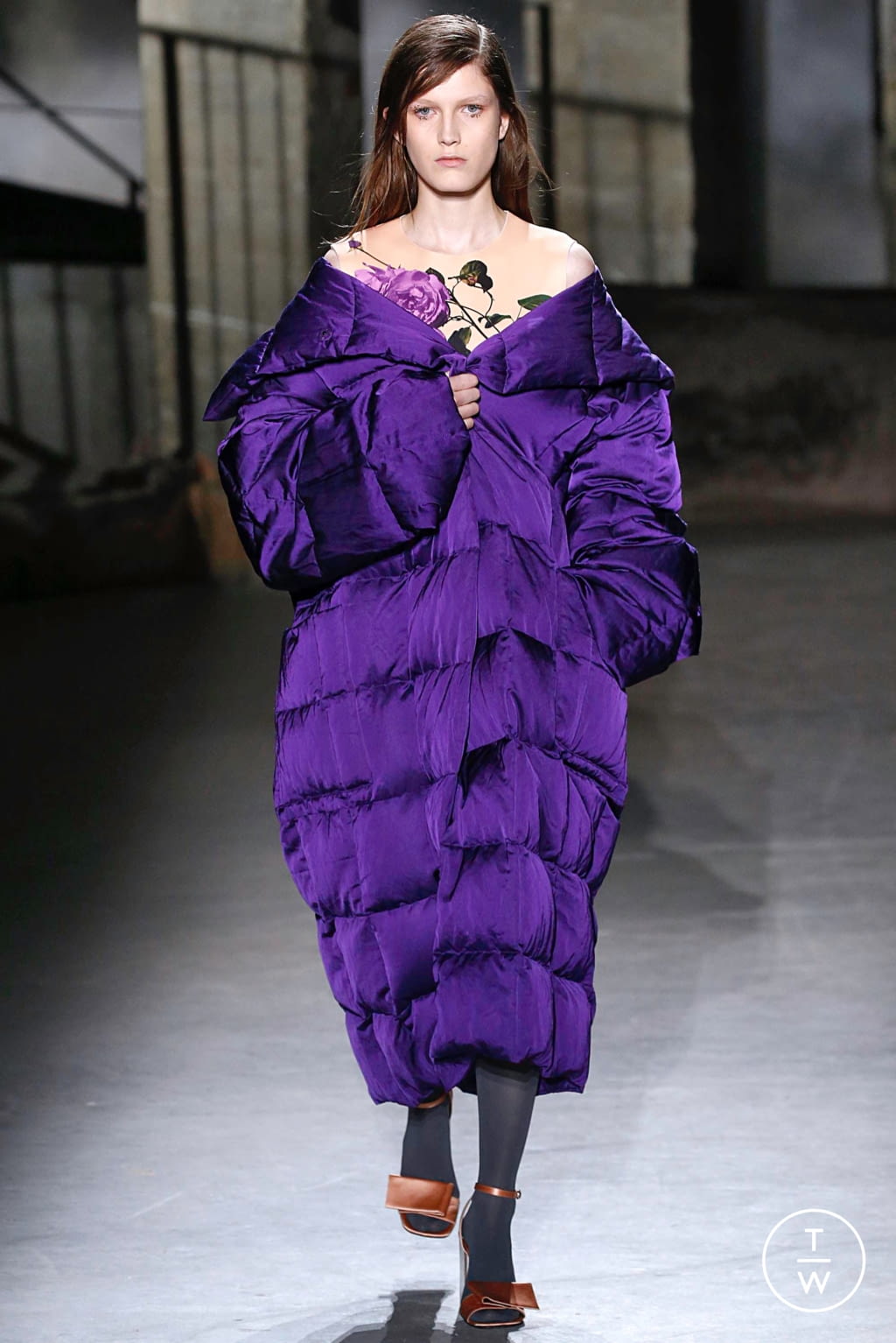 Fashion Week Paris Fall/Winter 2019 look 27 from the Dries Van Noten collection womenswear