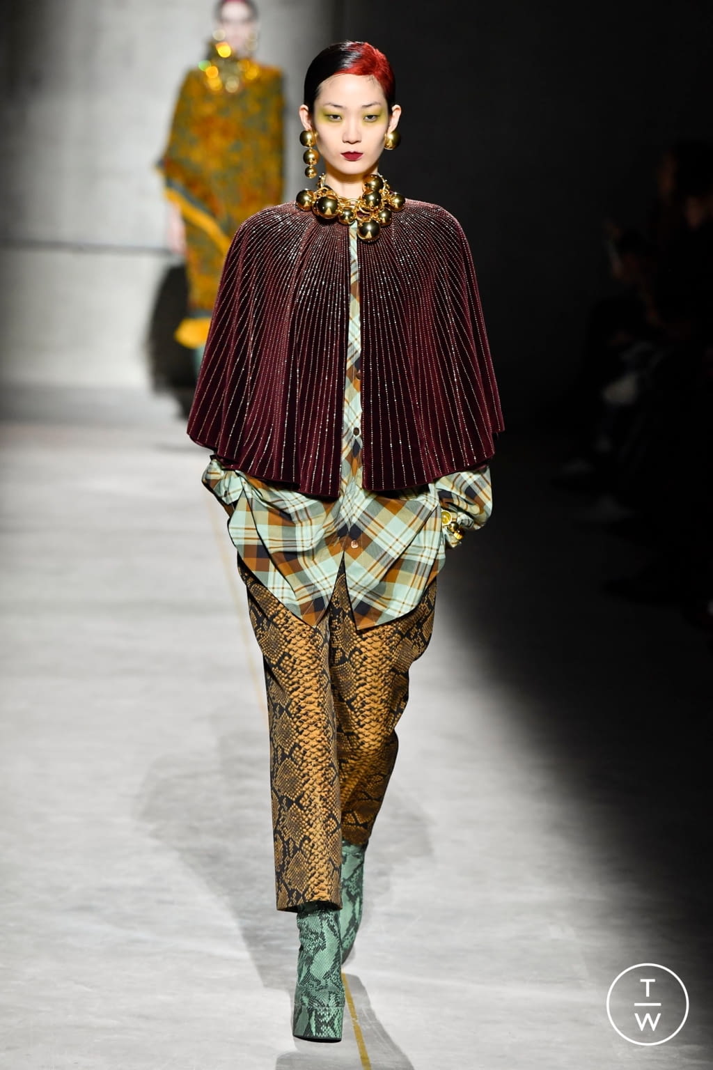 Fashion Week Paris Fall/Winter 2020 look 38 from the Dries Van Noten collection womenswear