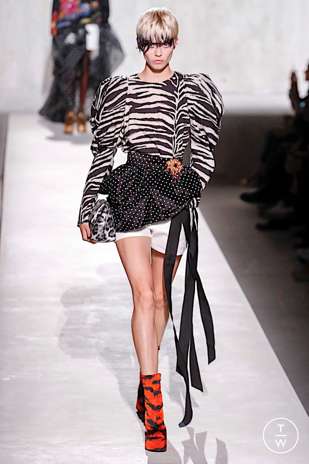 Fashion Week Paris Spring/Summer 2020 look 14 from the Dries Van Noten collection womenswear