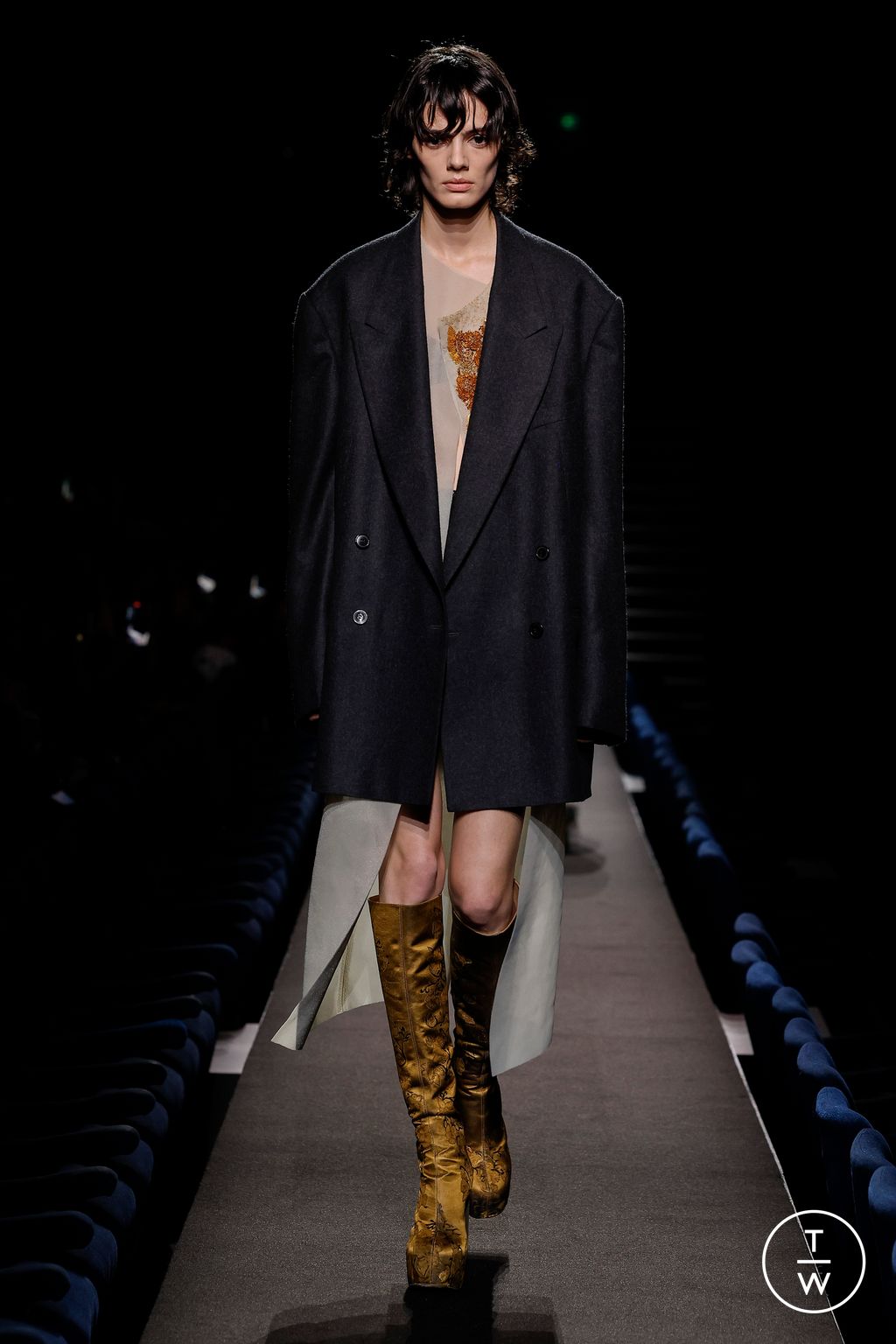 Fashion Week Paris Fall/Winter 2023 look 2 from the Dries Van Noten collection womenswear