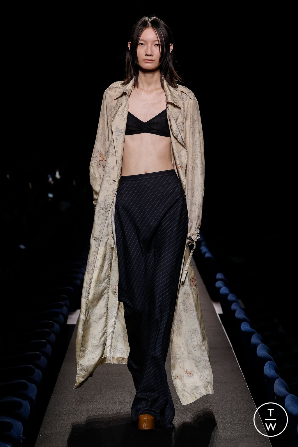 Fashion Week Paris Fall/Winter 2023 look 3 from the Dries Van Noten collection 女装
