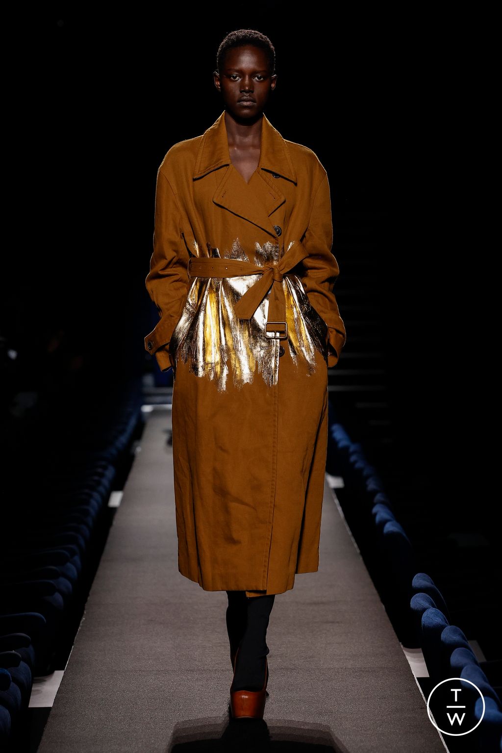 Fashion Week Paris Fall/Winter 2023 look 18 from the Dries Van Noten collection womenswear