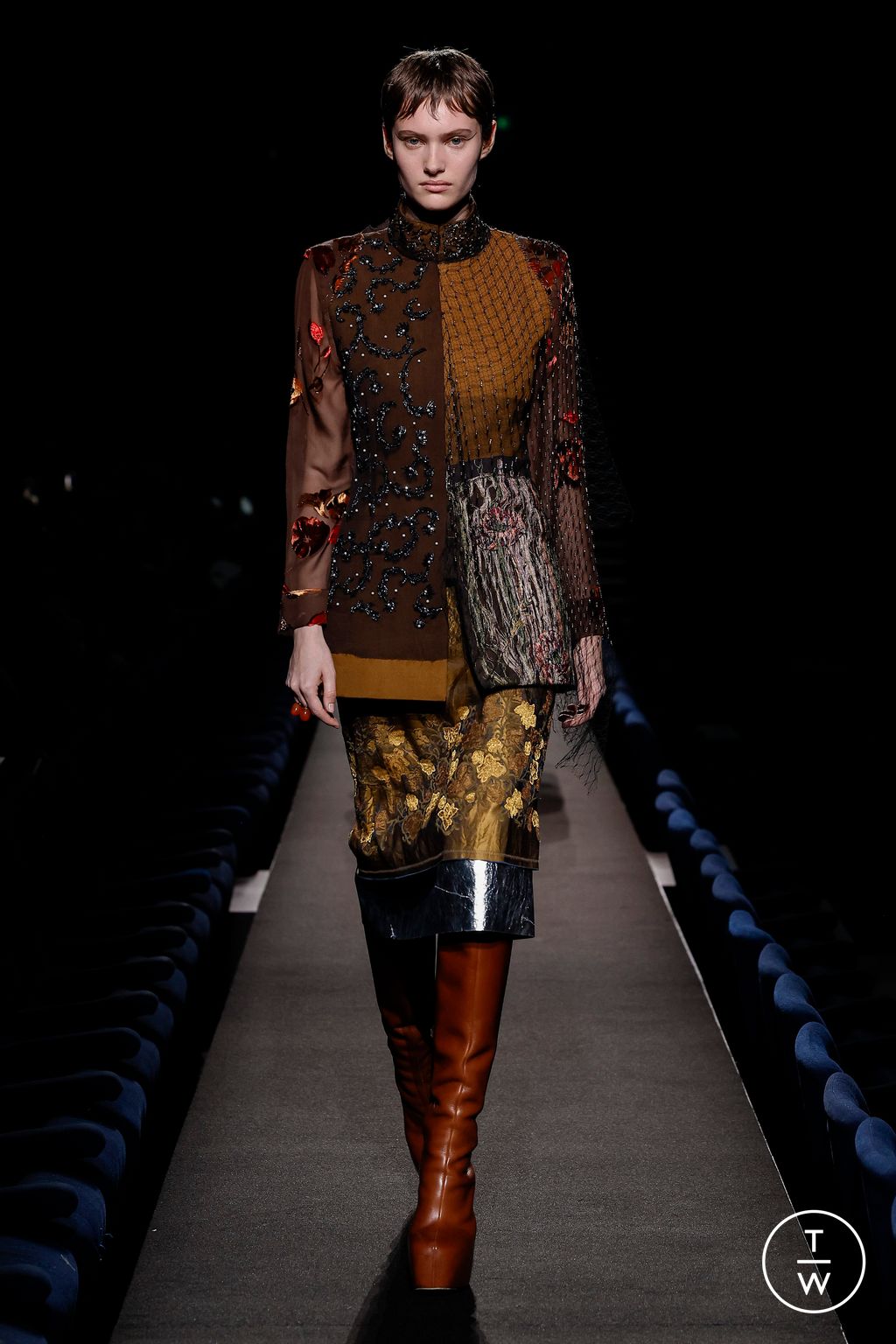 Fashion Week Paris Fall/Winter 2023 look 28 from the Dries Van Noten collection 女装