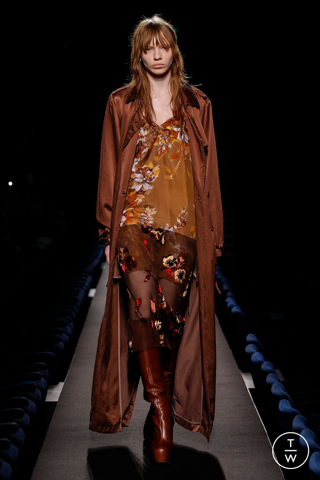 Fashion Week Paris Fall/Winter 2023 look 32 from the Dries Van Noten collection 女装