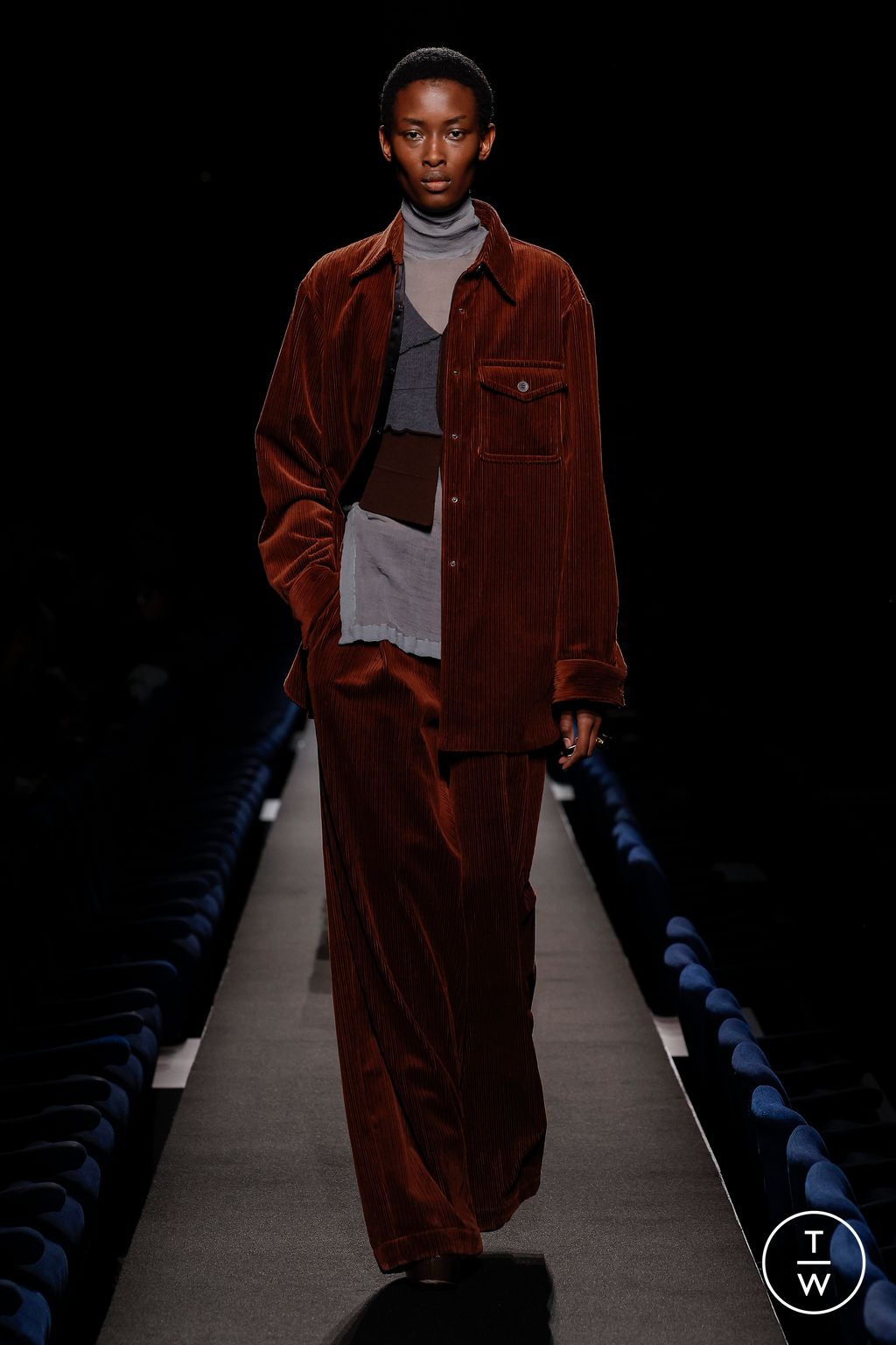 Fashion Week Paris Fall/Winter 2023 look 34 from the Dries Van Noten collection 女装